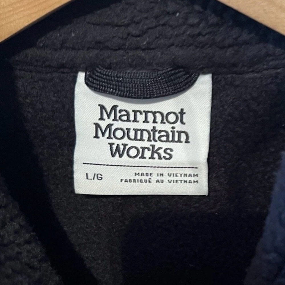 Marmot Wiley Fleece Jacket
Men’s Large
Black
Polartec Thermal Pro 300 fleece
EC - Picture 2 of 14